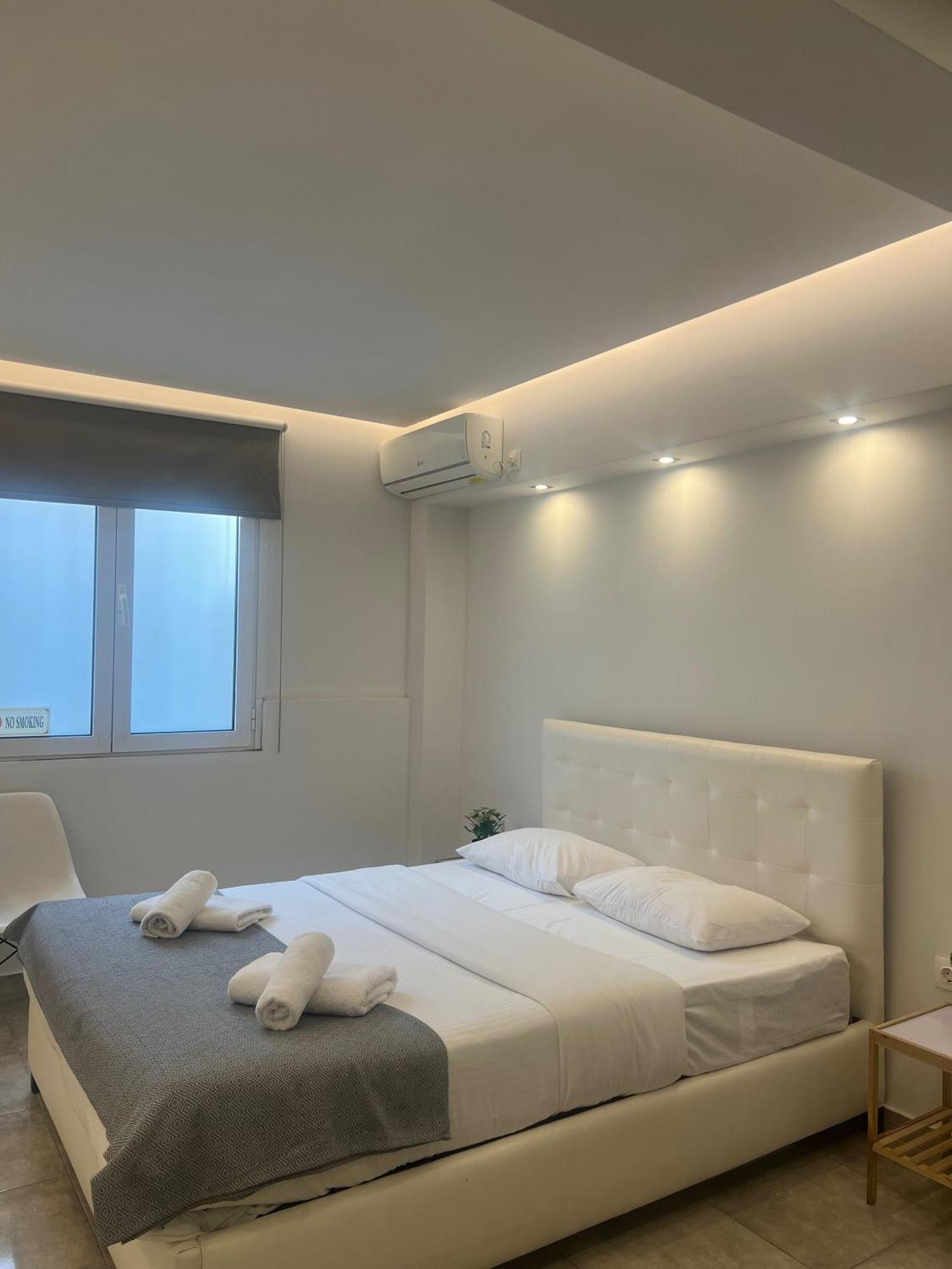 Purple- Lux Studio 2' From Metro Petralona Athènes Extérieur photo