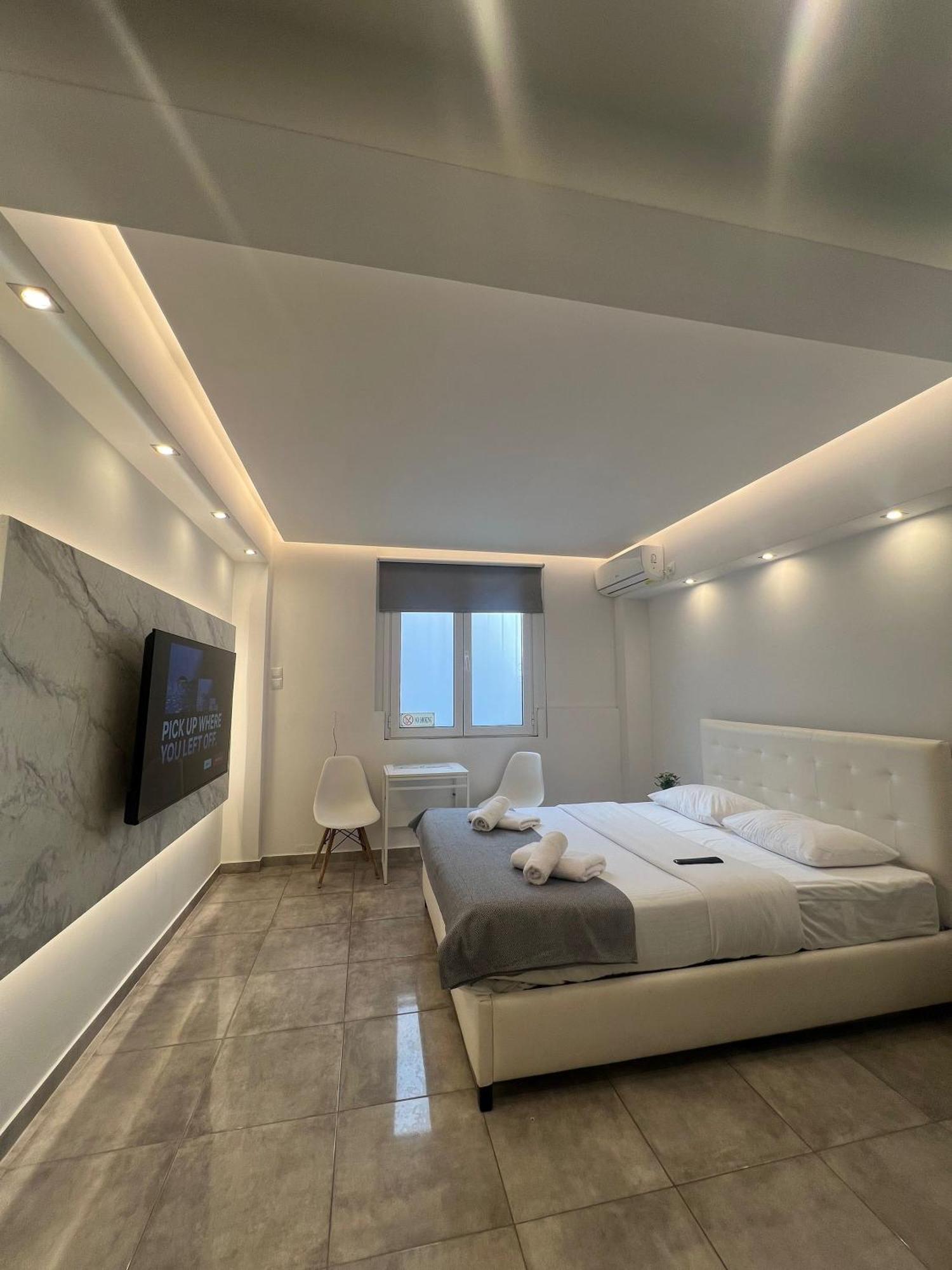 Purple- Lux Studio 2' From Metro Petralona Athènes Extérieur photo